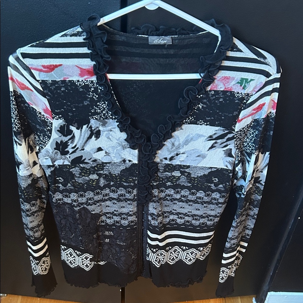 Dibari Women’s button down blouse with ruffle trim. Size 12 Lace details